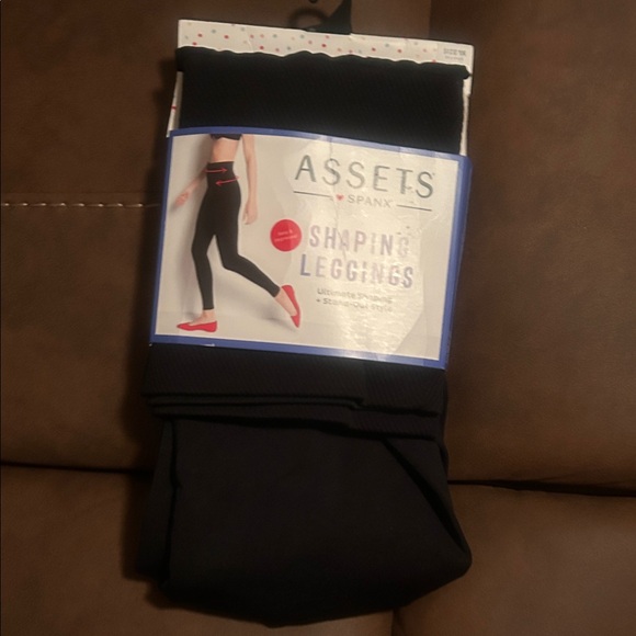 Assets by Spanx Black Shaping Leggings - Picture 1 of 3